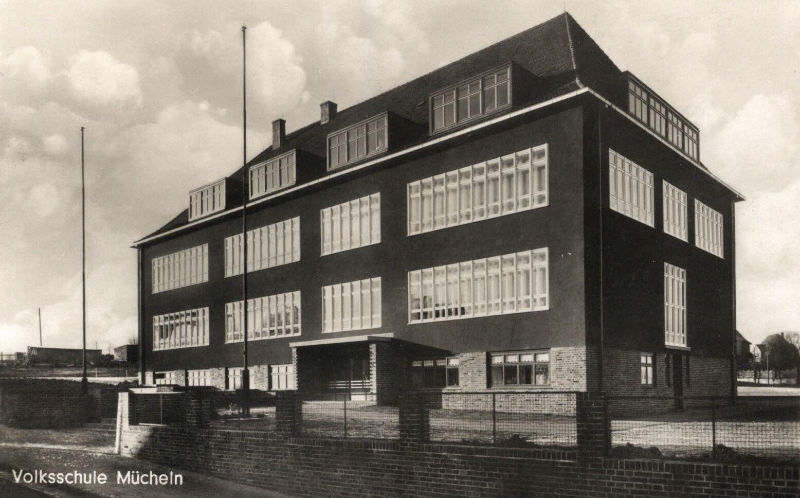 Adolf- Holst- Schule Mücheln um 1940