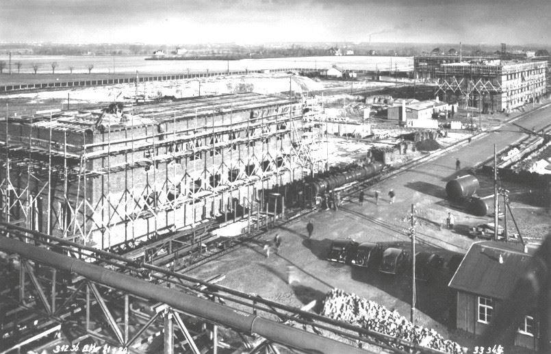 Bau 18 und Bau 30 im Rohbau 3.12.1936