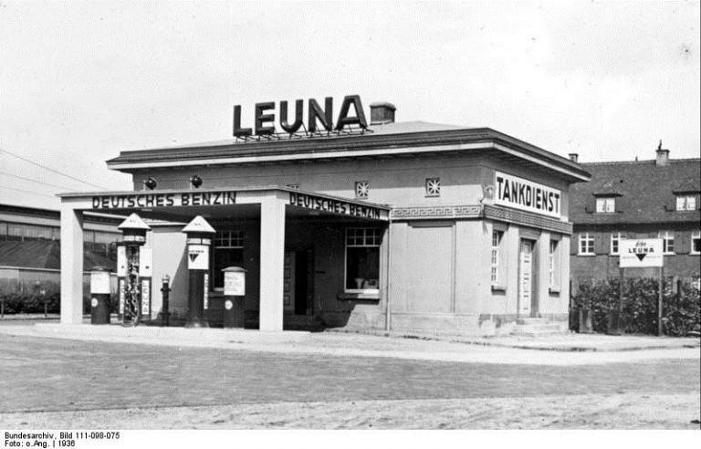 Leuna Tankstelle Haupttorplatz