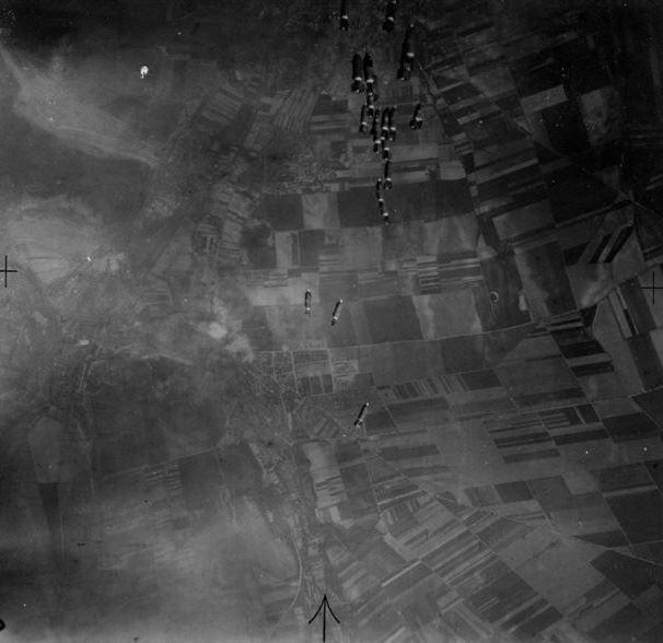Bombenabwurf der 487th Bomber Group auf das Werk der Wintershall A.G. Lützkendorf