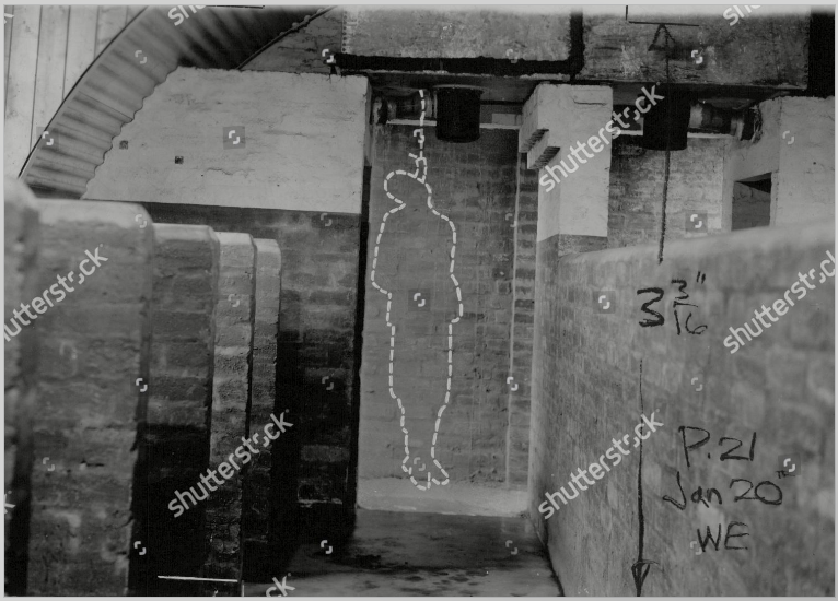 Untersuchungsfotos zum Fall Wolfgang Rosterg Latrine Nissenhütte 4